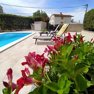 Apartment Krasa Sea View Apartmants With Pool, Ližnjan